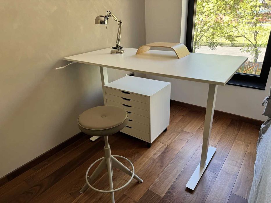 IKEA home office комплект с регулируемо бюро + шкаф и стол