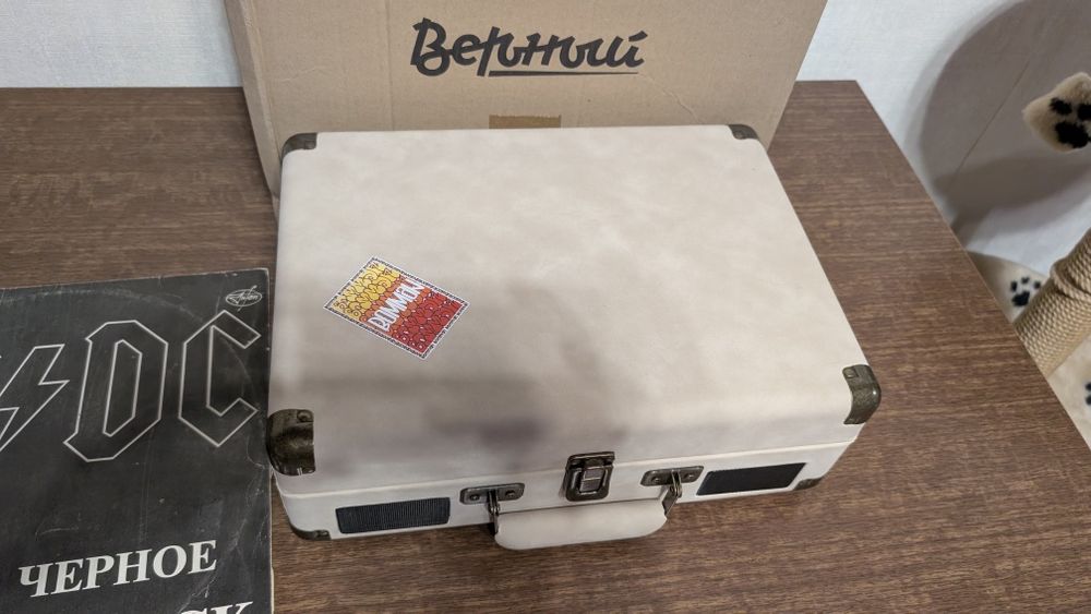 Виниловый проигрыватель Верный