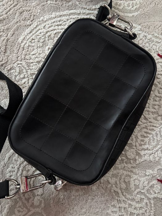 Geantă Louis Vuitton pentru bărbați