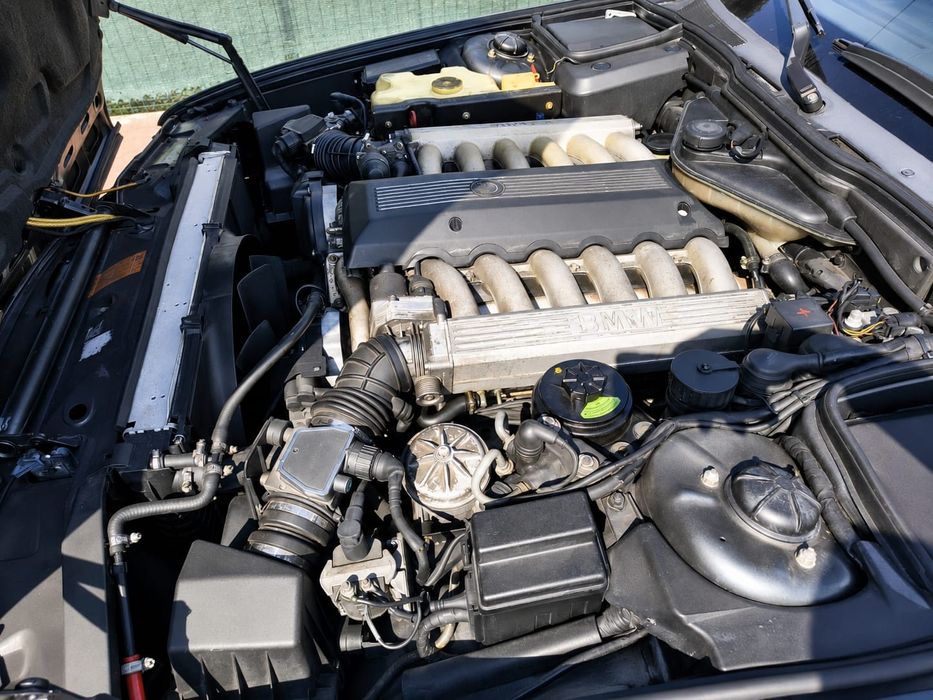 Vând BMW 750i E32 V12.. ISTORIC