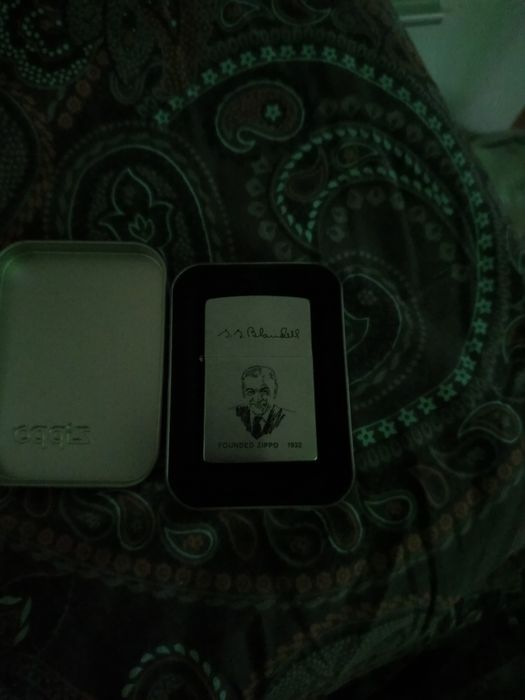 Zippo новая. Зажигалка