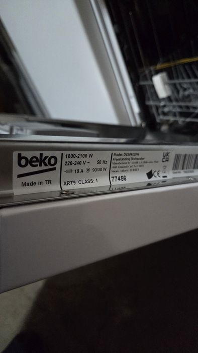 Съдомиялната машина Beko DVS04X20W