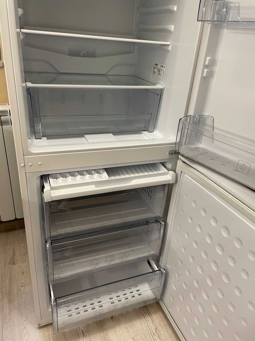 Хладилник с фризер