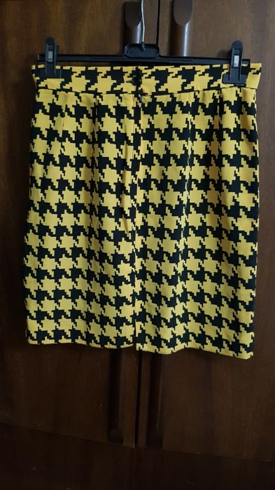 Дамски костюм - сако и пола