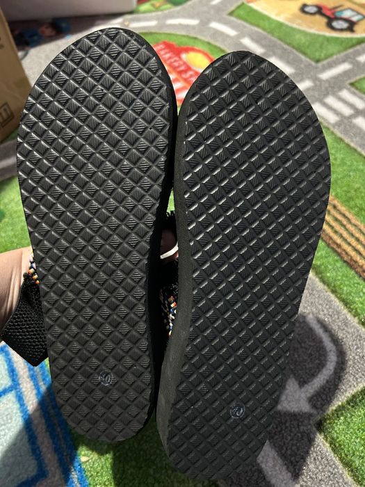 Нови обувки, различни номера