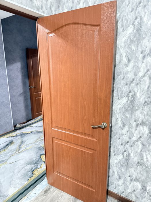 Продам двери с косяками и с ручками