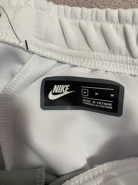 Pantaloni Nike Tech
