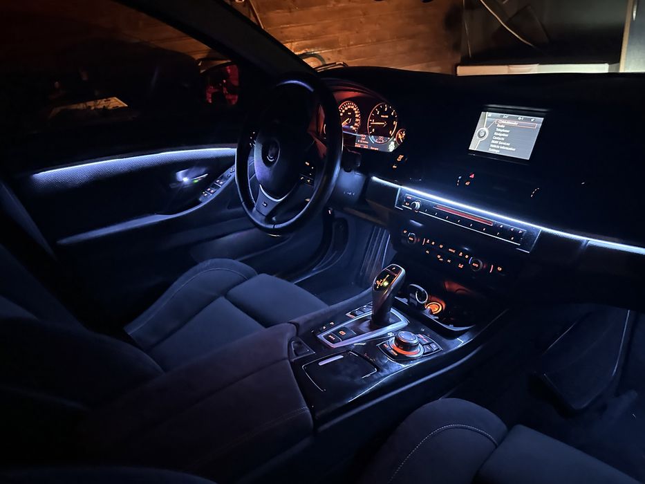 Montez lumini ambientale LED premium pe ori ce autoturism