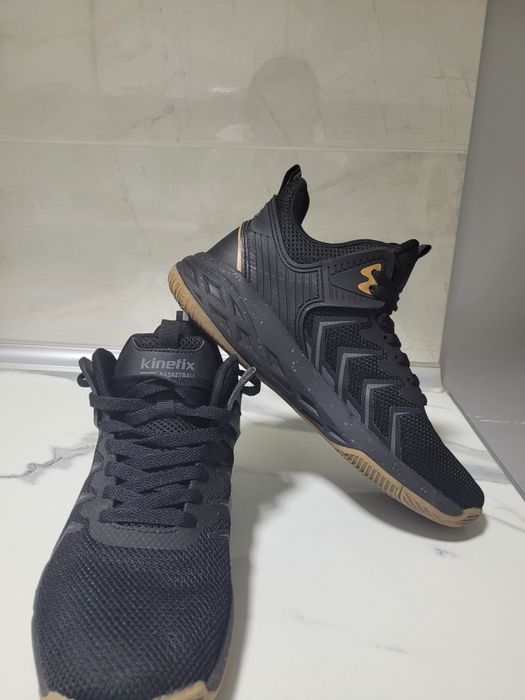 Мужское кроссовка