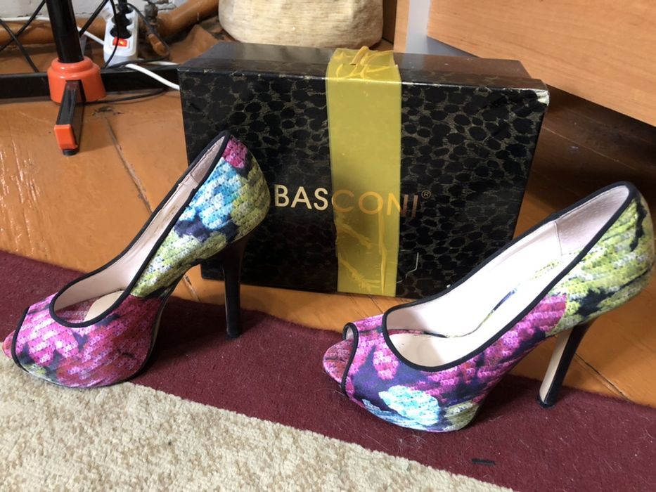 Продам туфли basconi