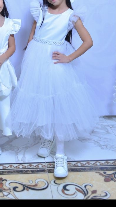 Продам платье бальное , белое,  пышное !