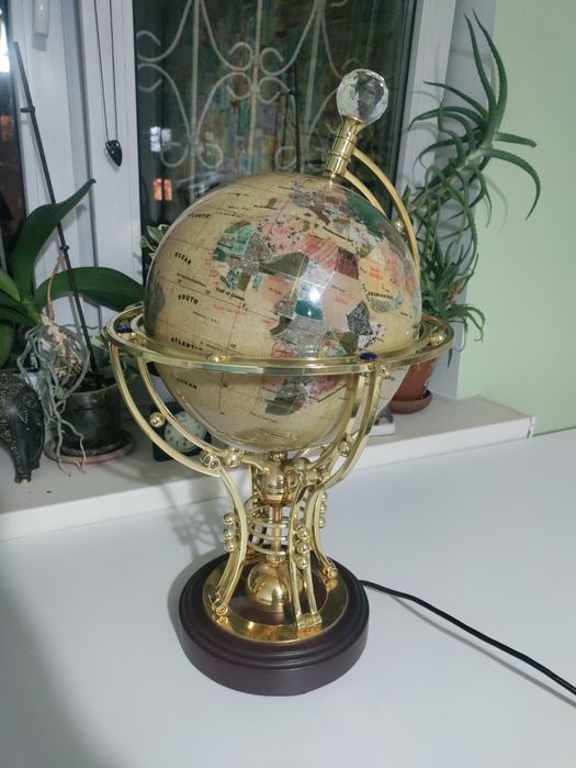 Глобус с драгоценными камнями