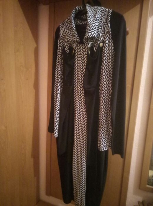 Продам платье с накидкой