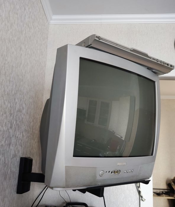 Телевизор и ДВД плейер