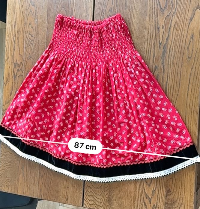 Fusta fete dansuri populare