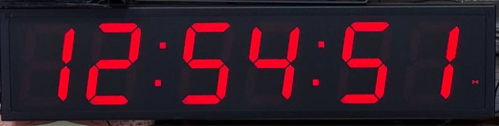 L E D настенные часы качество супер работают от 220 вольт. Оптом