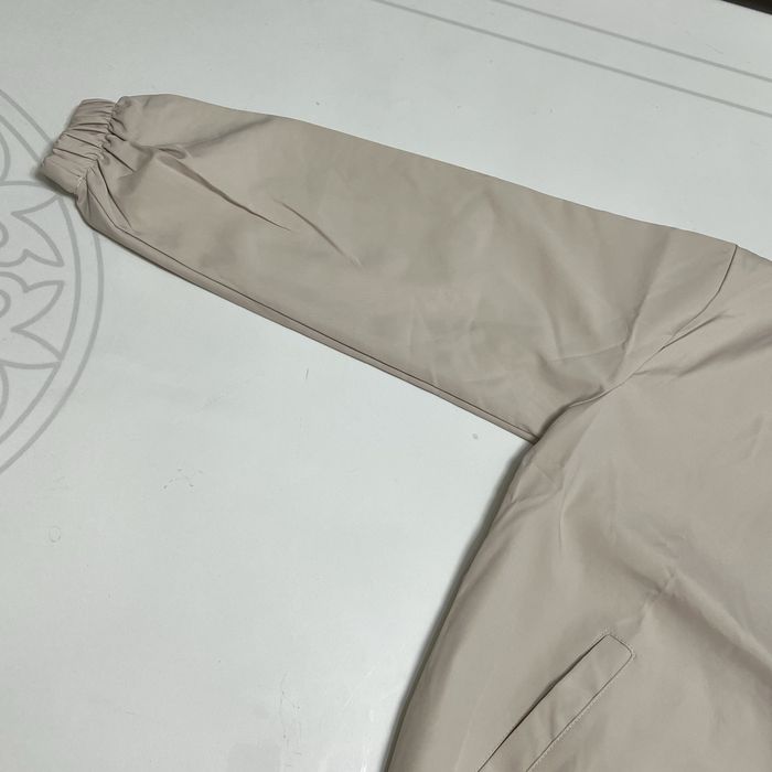 Ветровка бежевая