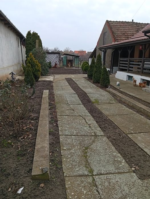 Vând casă în orașul Curtici