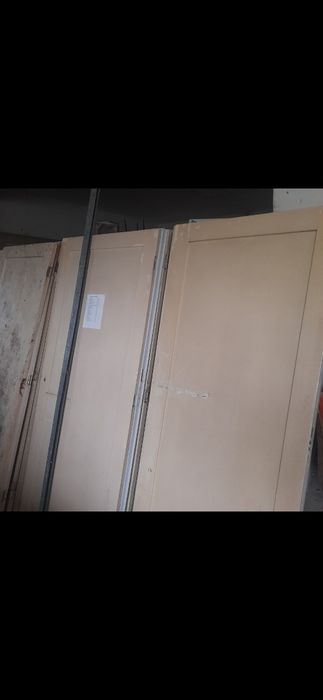 Usi de lemn fara toc