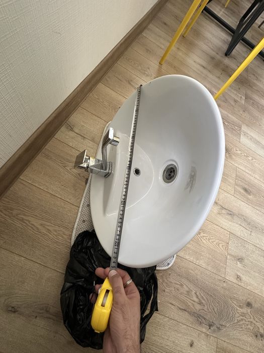 Продаетмя раковина.  В идеальном состоянии.  Цена со смесителем .