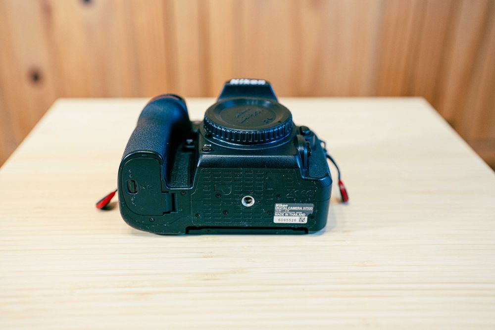 Aparat foto DSLR Nikon D7500