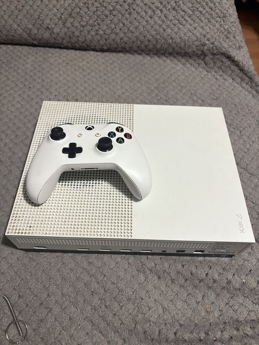 Xbox one s продам или предлагайте обмен