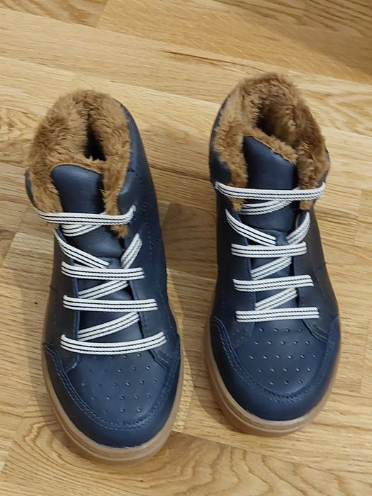 De vânzare ghete îmblănite de iarna, mărimea 31