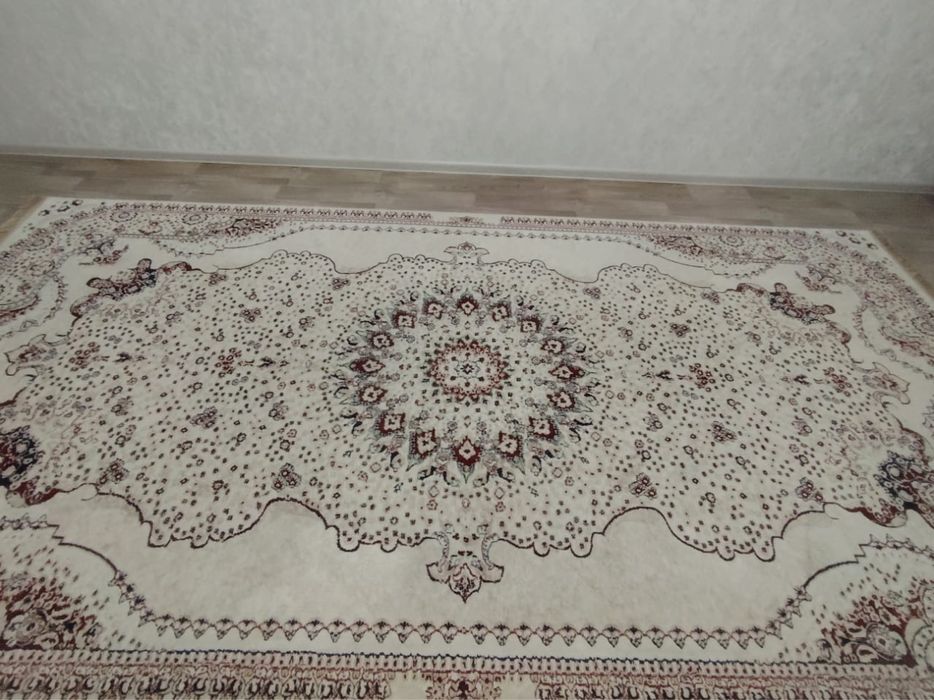 Продается ковер в отличном состоянии