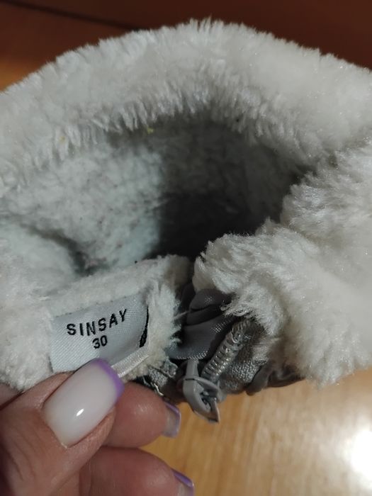 Продавам сладки детски апрески Disney