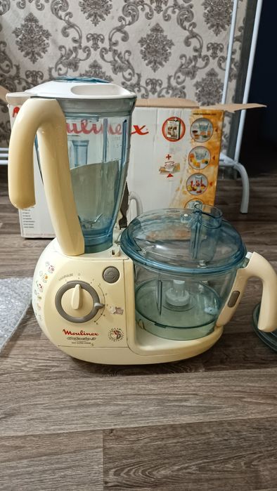Продам кухонный комбайн.