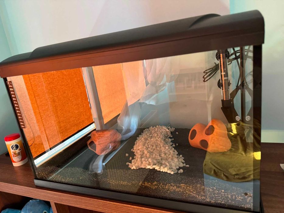 Setup acvariu 50L cu filtru si toate necesare inafara de plante, nefolosit