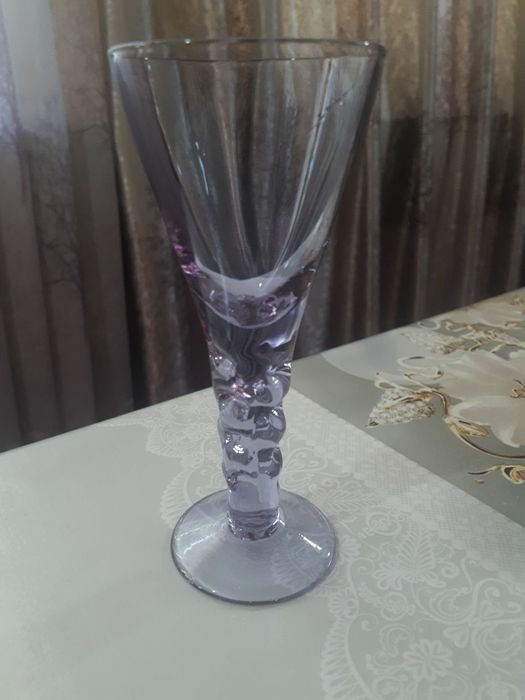 Рюмки на ножке из цветного  стекла времен СССР