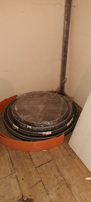 Стелаж заоблен кръгъл