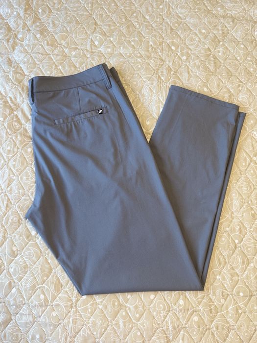 Pantaloni gri barbati de la Travis Mathew - marime 36 (EU 52)