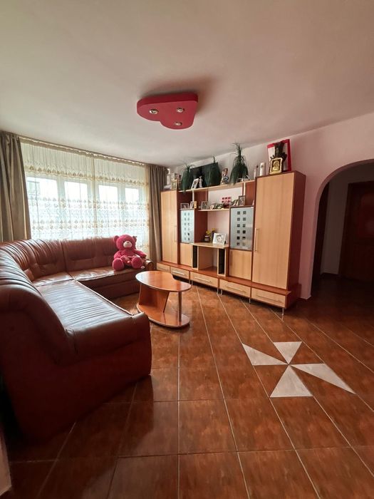 Apartament 3 camere de închiriat
