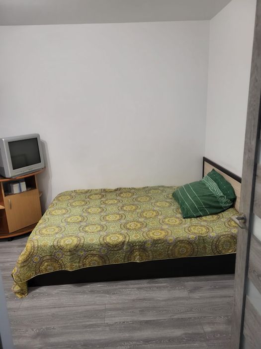 Închiriez garsoniera