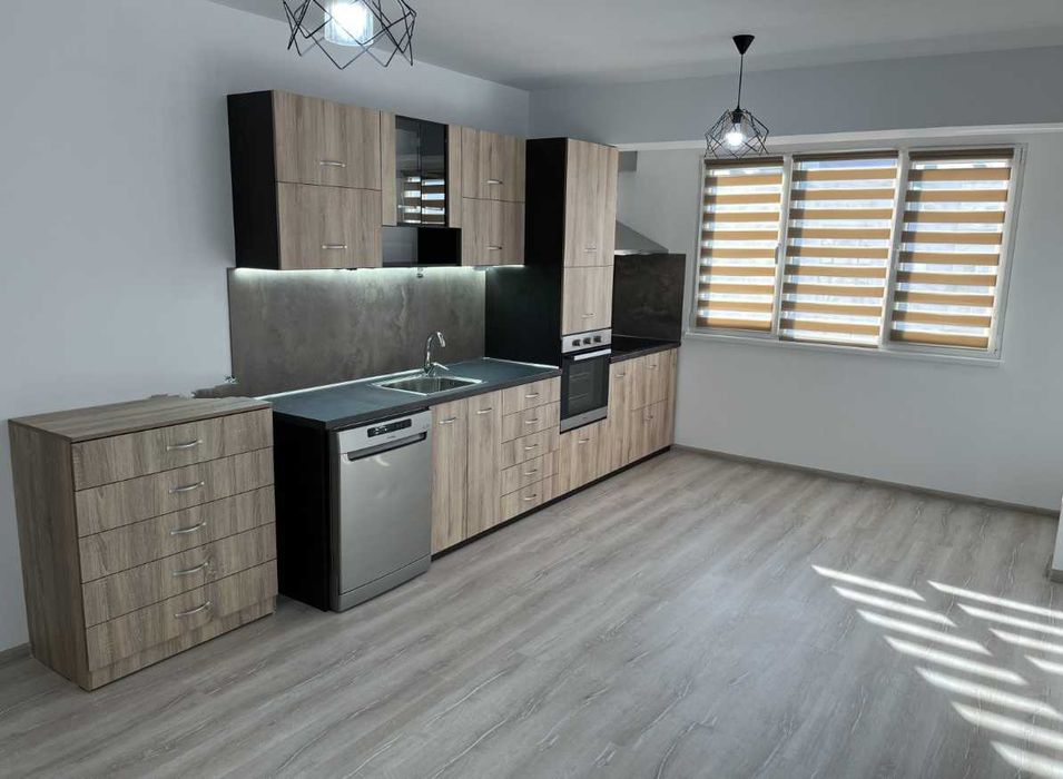 Дава се под наем Тристаен апартамент в Бургас, Славейков - 50 кв.м за 255 € - Снимка #3