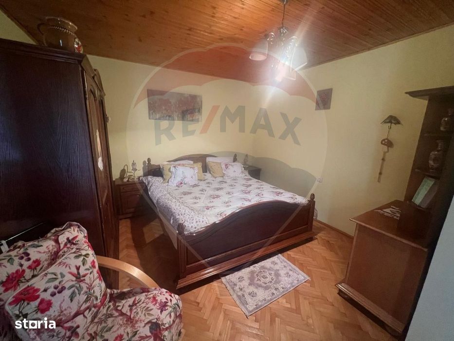 Casă / Vilă 10 camere Lepsa
