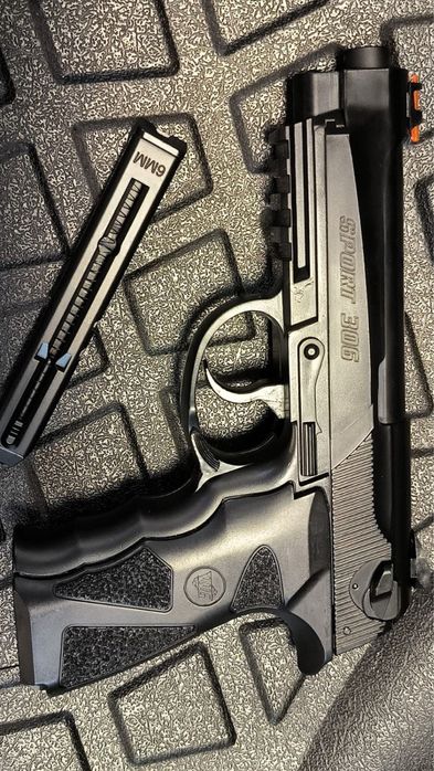 Pistol beretta 4.5j