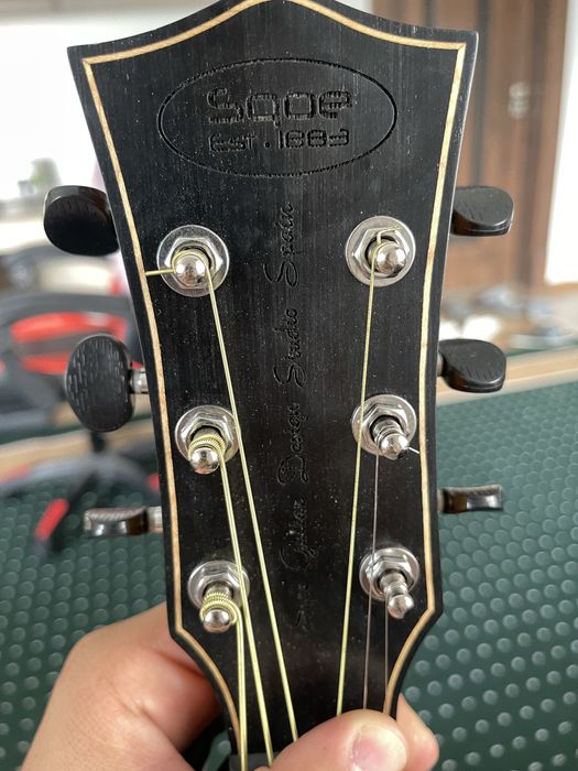 Gitara sotiladi (akustik)