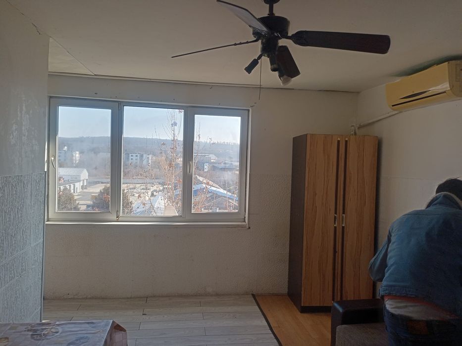 Închiriez garsonieră 850 lei