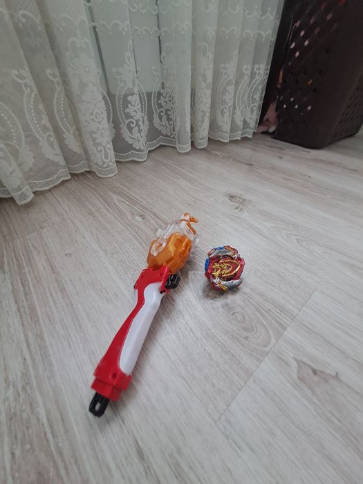 Продаю бейблейды/Beyblade Волчки