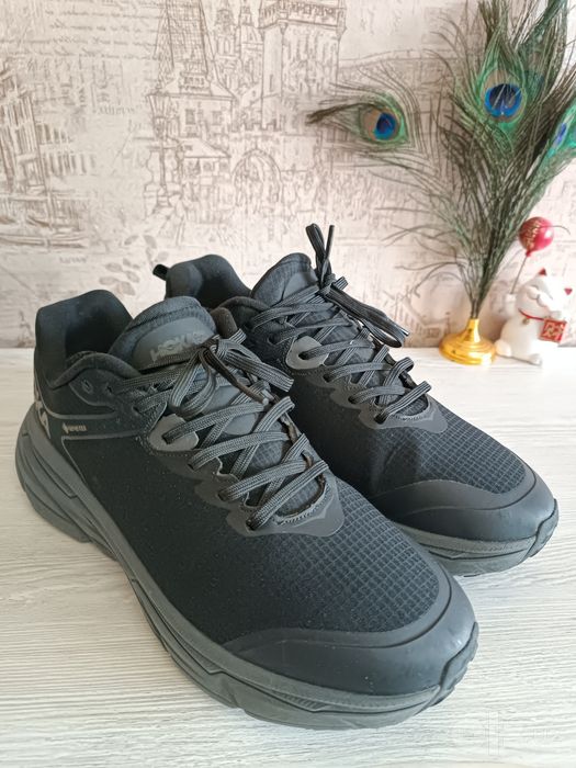 Оригинальные кроссы HOKA