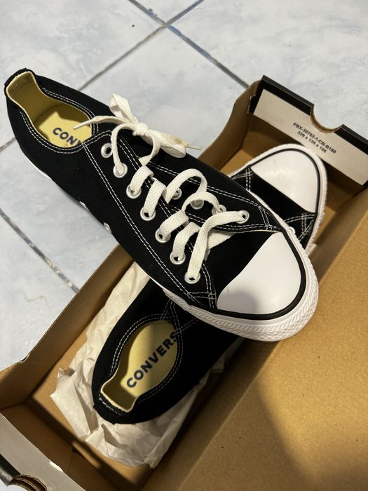 Adidasi tenesi Nike , Adidas noi si conversi Chuck Taylor All Star