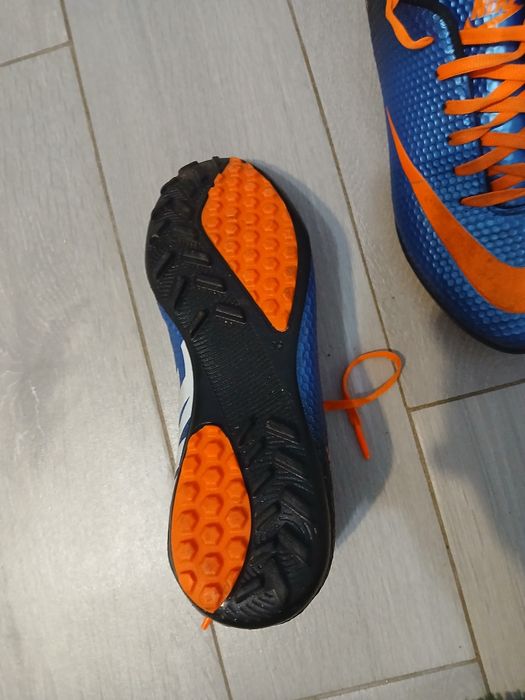 Ghete de fotbal Nike mercurial