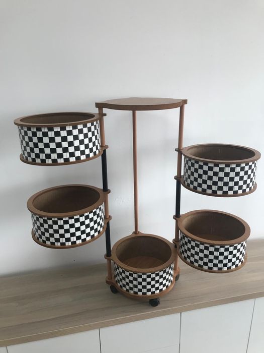 Функционални стилажи за кухнята от дърво