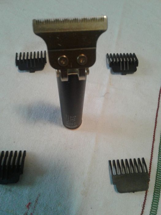 Vănd aparat de tuns si aranjat barba nou GRITSY, pret ,80 lei!