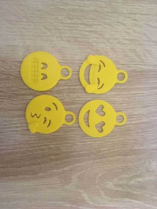 Емоджи ключодържатели