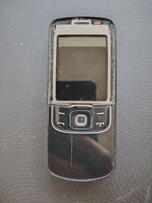 Nokia 8600 Luna.