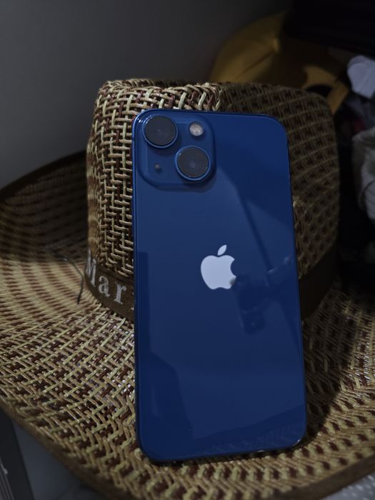 IPhone 13 mini и Google Pixel 6A